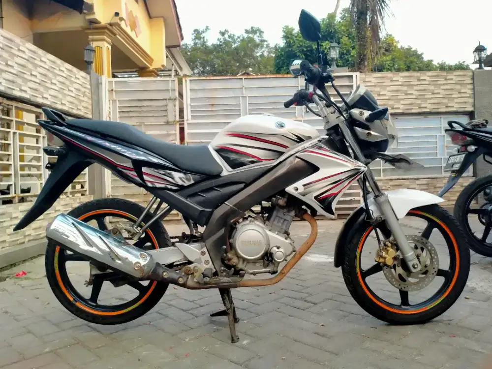 Yamaha Vixion lengkap motor sehat keterangan detail dibawah