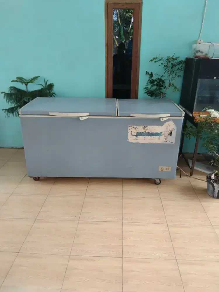 Freezer box 600 liter