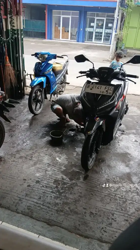 Mencari mekanik motor
