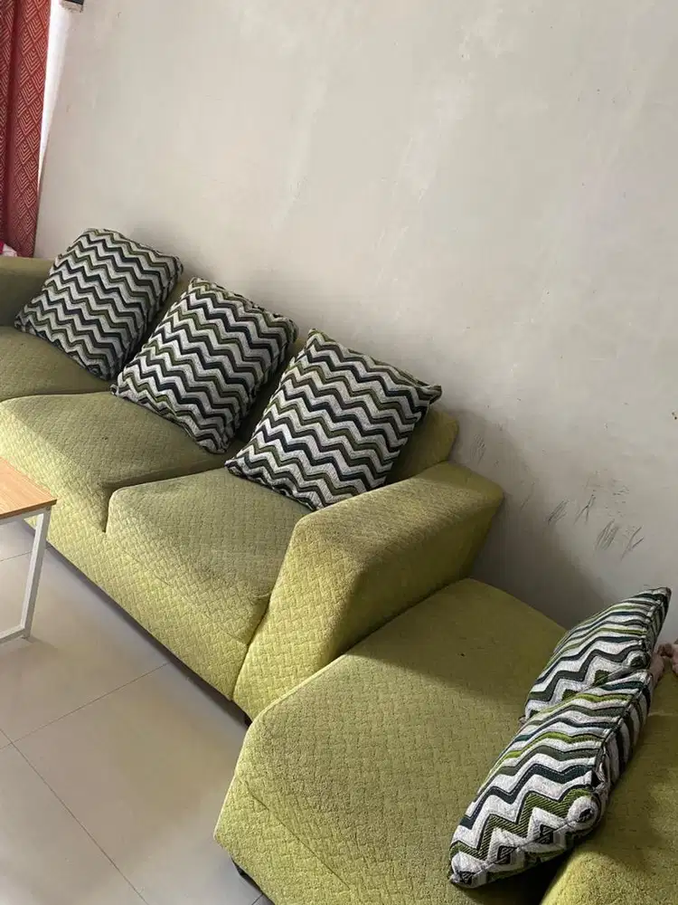 Sofa Panjang warna hijau preloved
