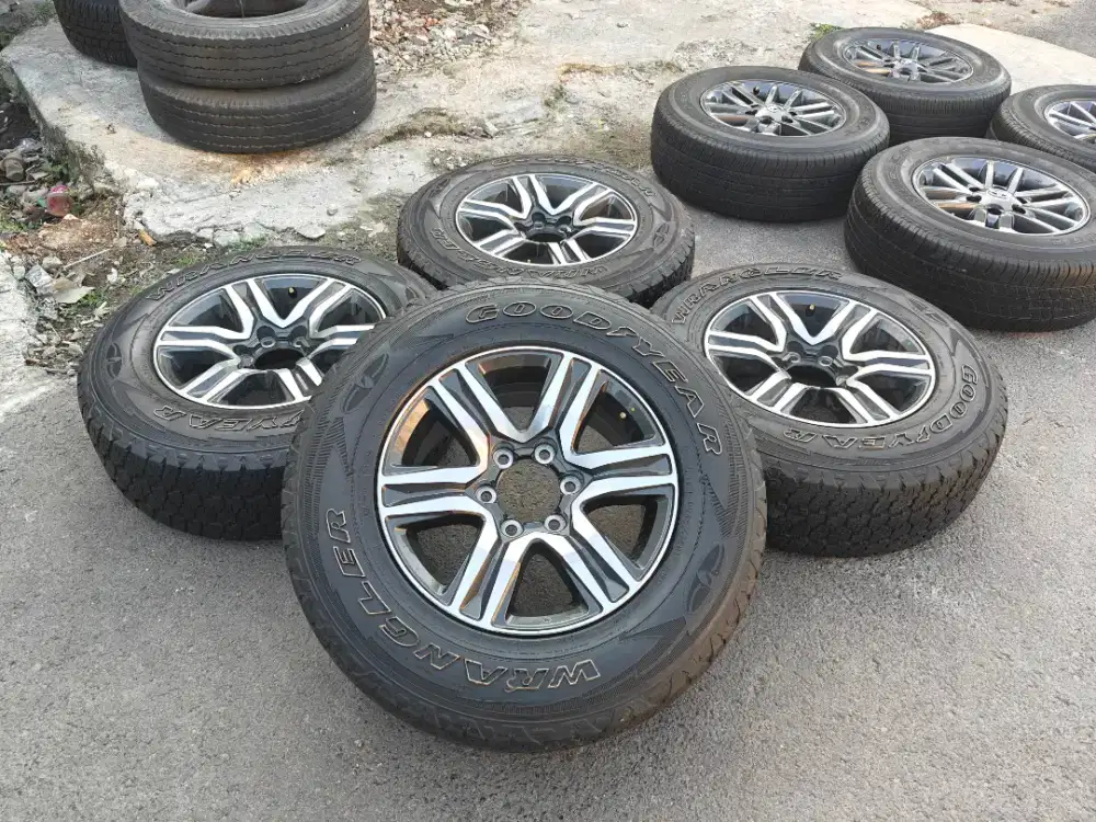 Jual vleg OEM Fortuner R17 pcd 6x139 kond mulus ban tebel minus dop