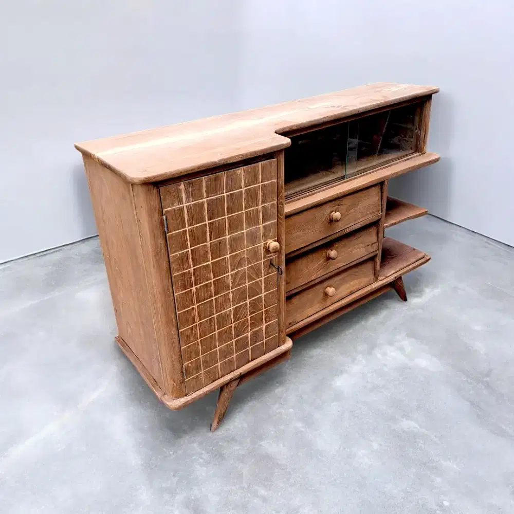 Buffet
jati tua
raw natural doff
ukuran P120cm T81cm L39cm