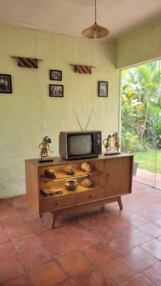 Buffet TV 
jati tua
raw natural 
dimensi P125cm T75cm L36cm