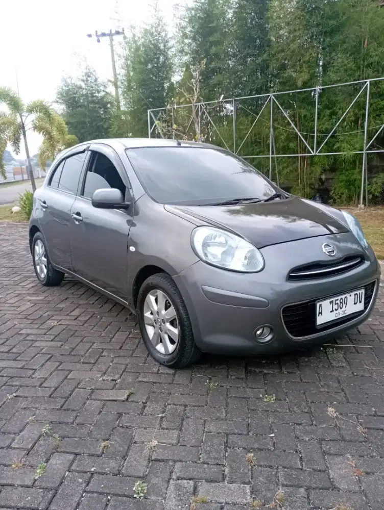 Nissan March matic 2011