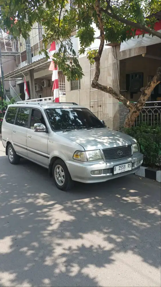 Kijang Kapsul LGX 2.0 EFI AT Bensin Tahun 2000 (Tipe tertinggi)