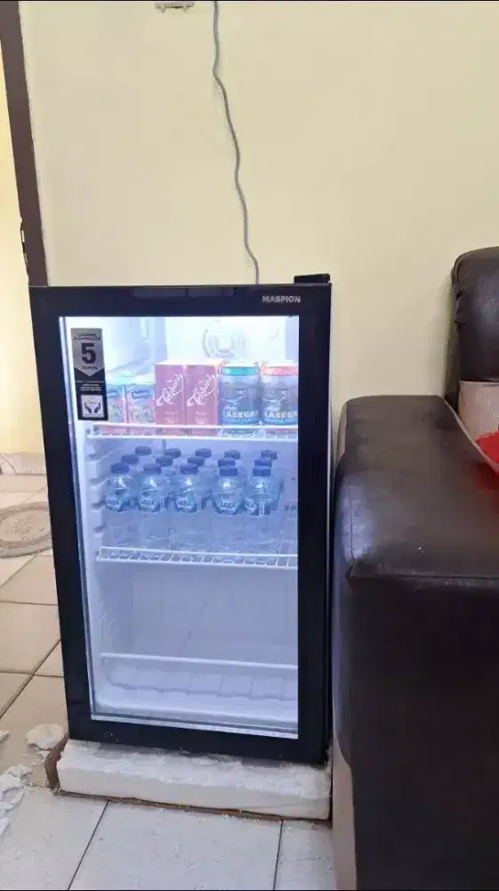 Showcase Maspion 126 liter