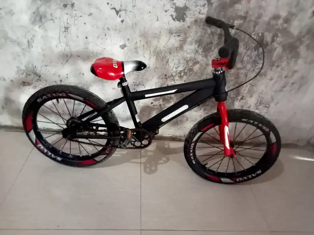 Sepeda bmx UK 18