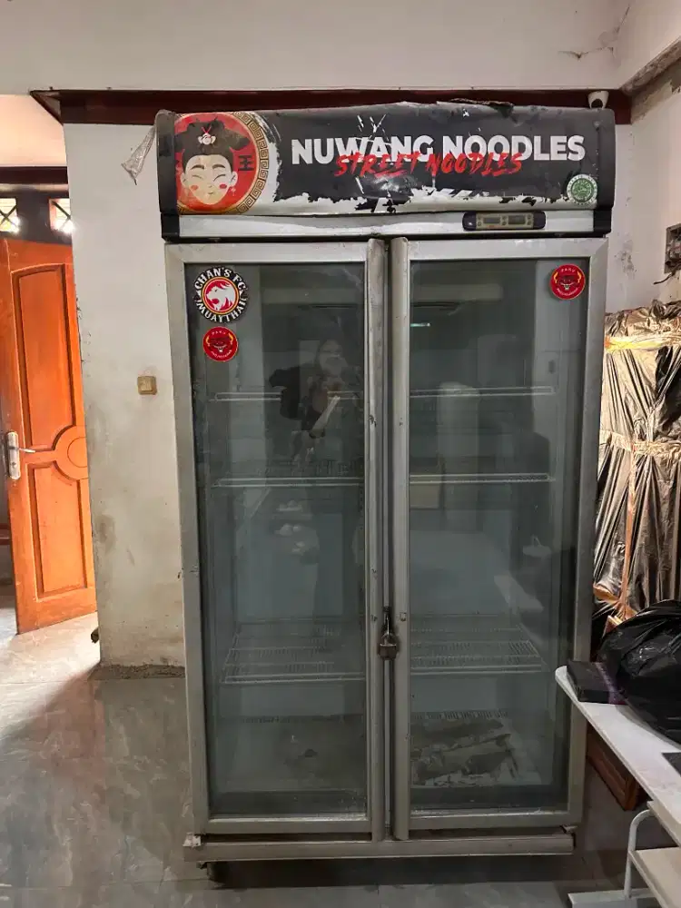 Showcase GEA 2 Pintu