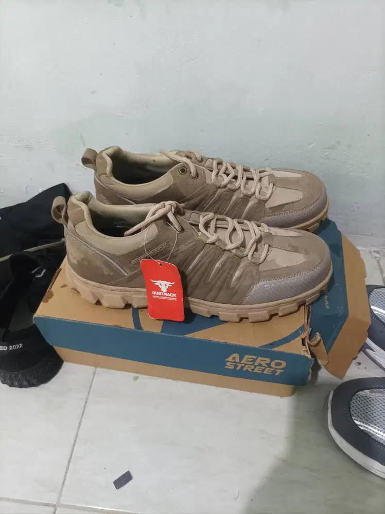 Sepatu rubtrack
