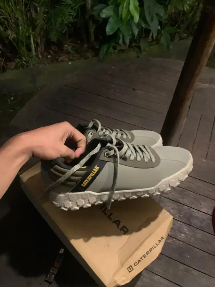 SEPATU CATERPILLAR ORIGINAL SIZE 41/42 + BOX – KONDISI BAGUS