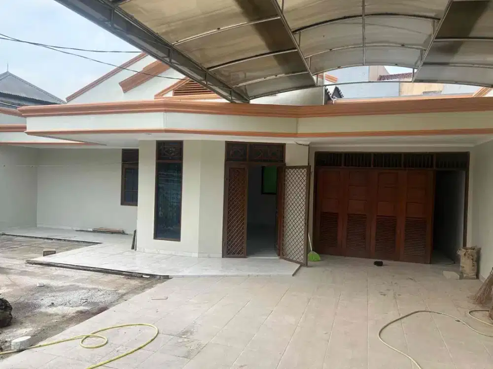 Parkir dan Akses Jalan 2 Luas! Dijual Rumah untuk Keluarga di Pulo Gebang Permai