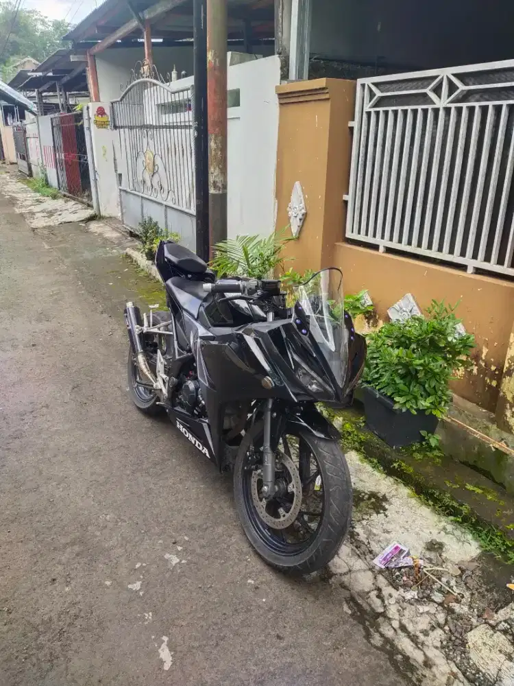 Motor cbr 150r tahun 2016