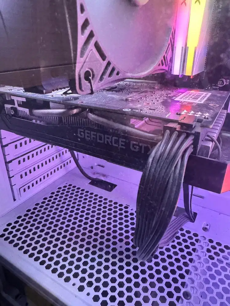 PC dengan Intel Core i3-12100F