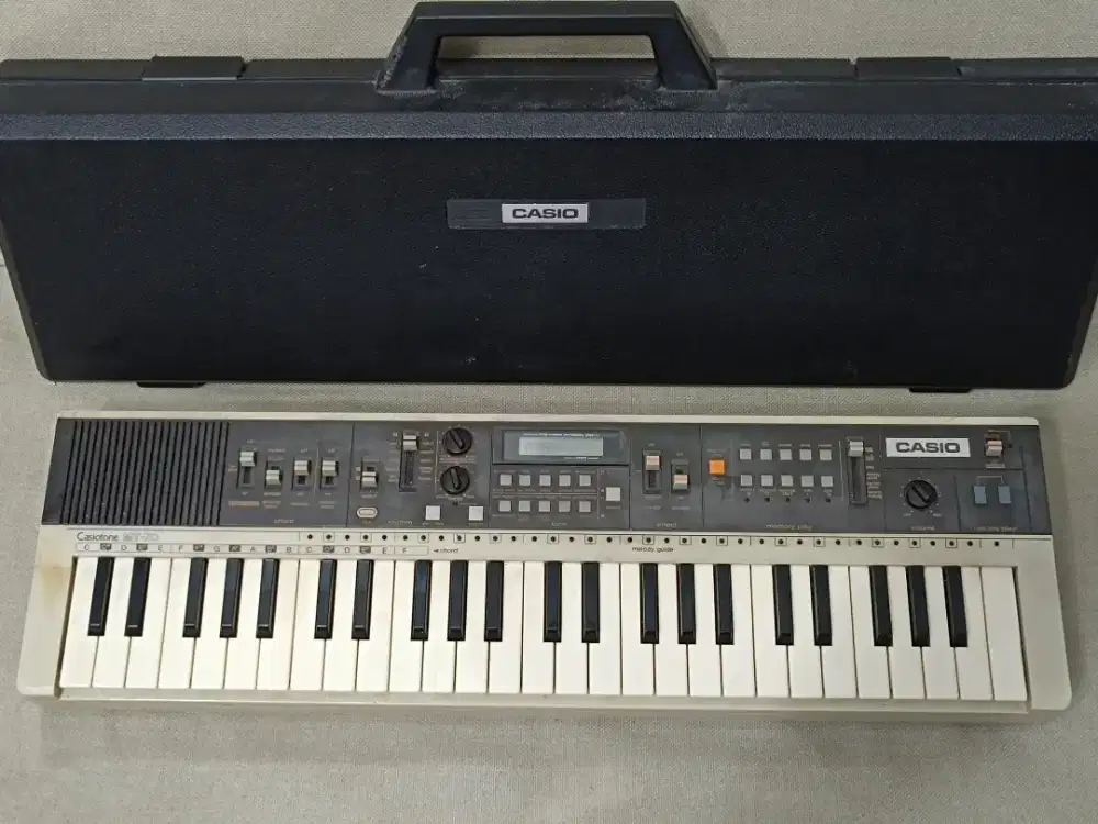 Casiotone Casio MT-70 MT70 vintage retro synth keyboard synthesizer