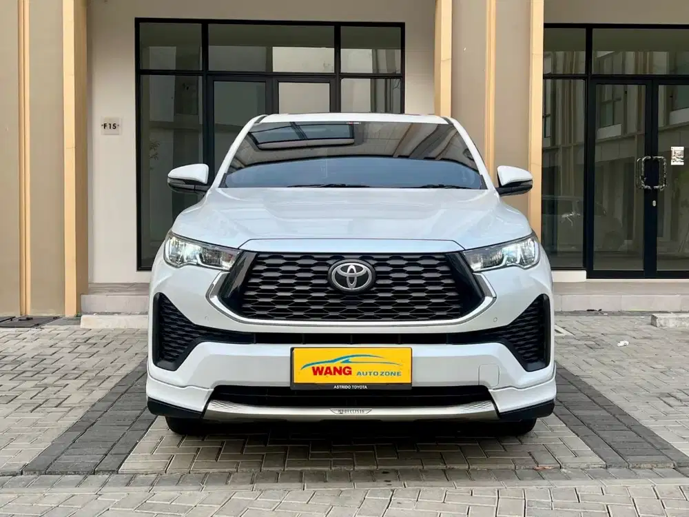 Zenix V Hybrid 2023 tangan 1