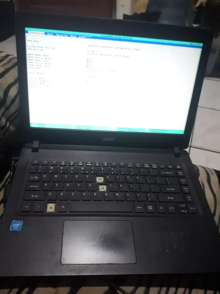 Acer aspire ES1-432
