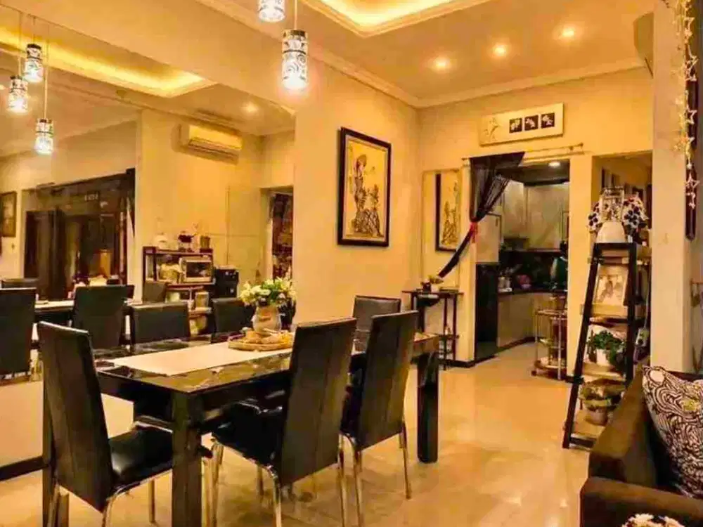 rumah cakep di pinggir jalan bunga dewandaru suhat dekat kampus ub brawijaya, bagus buat usaha kos atau resto atau lainnya dekat bunga merak, pinang merah dan lain2 bonus furniture ada kolam ikan