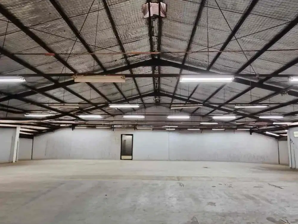 Dijual Gudang Logistik Lokasi Strategis di Sunter - Lift 3 Ton & Lapangan Parkir LUAS