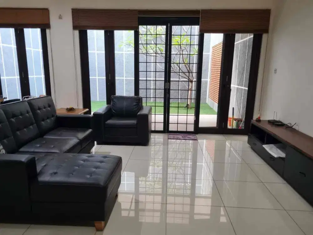 BELOW MARKET PRICE! Dijual Rumah Mewah di Asia Tropis - Fasilitas Cluster Lengkap