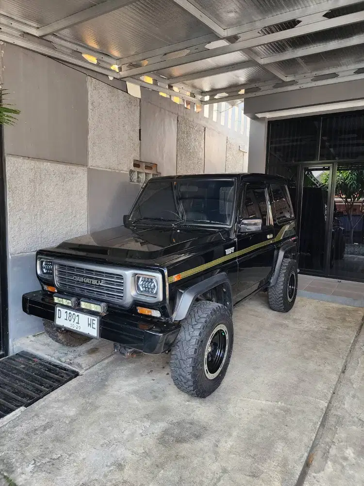 Taft GT 4x4 Thn 1992 Hitam 4wd