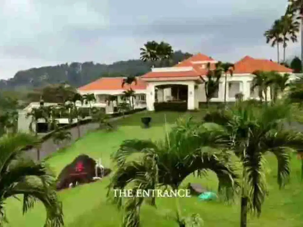 Di jual villa futuristic kawasan berkelas prigen kalam renang mewah