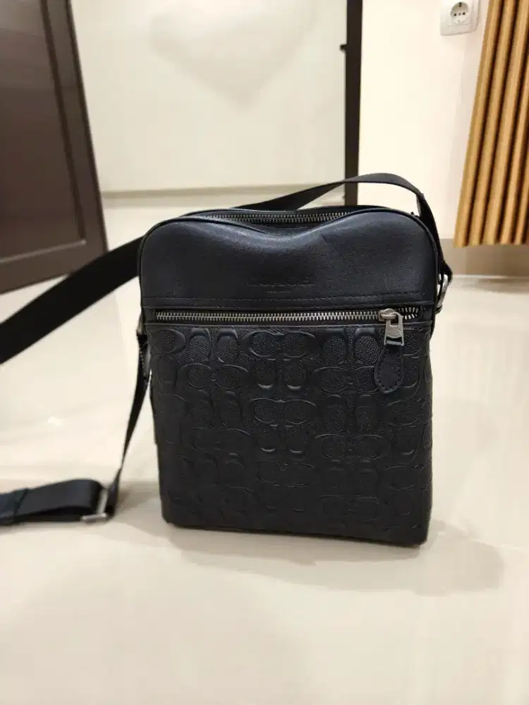 Tas selempang pria Coach