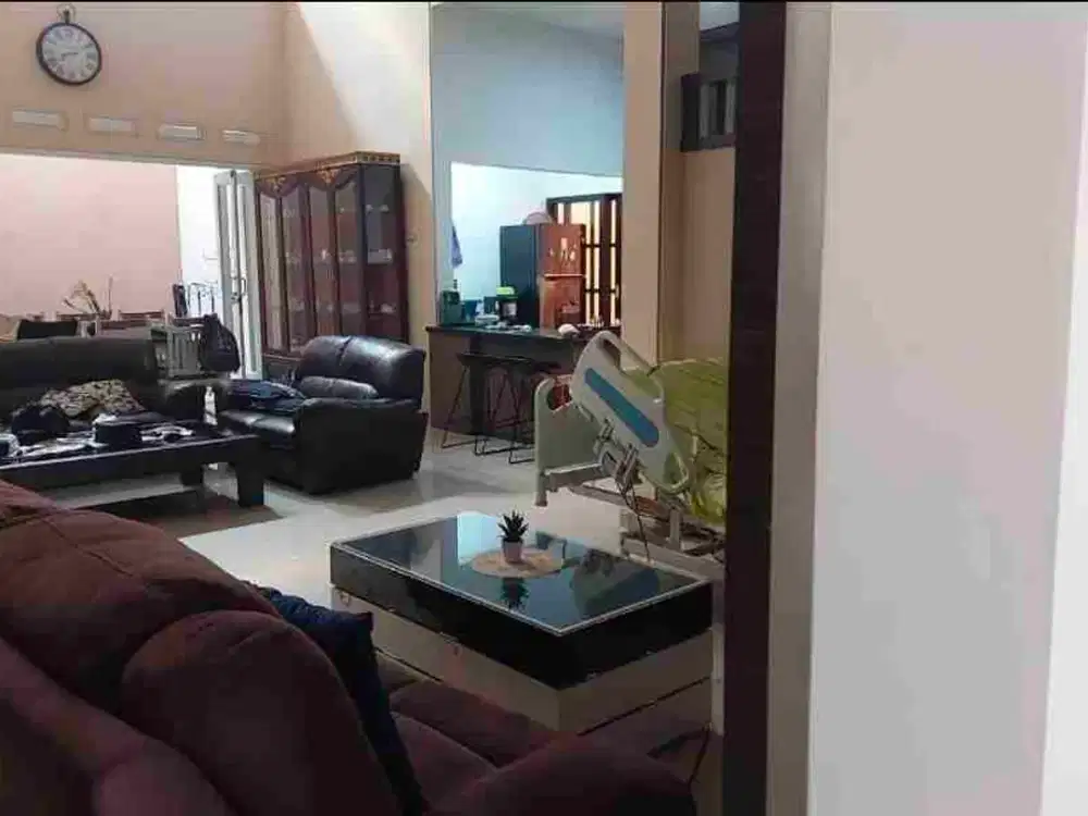rumah mewah 2 lt lingkungan elite permata jingga ( pj ) posisi hook dekat green orchid suhat, dekat kampus UB Brawijaya depan rumah berupa fasum taman dan jalan kembar