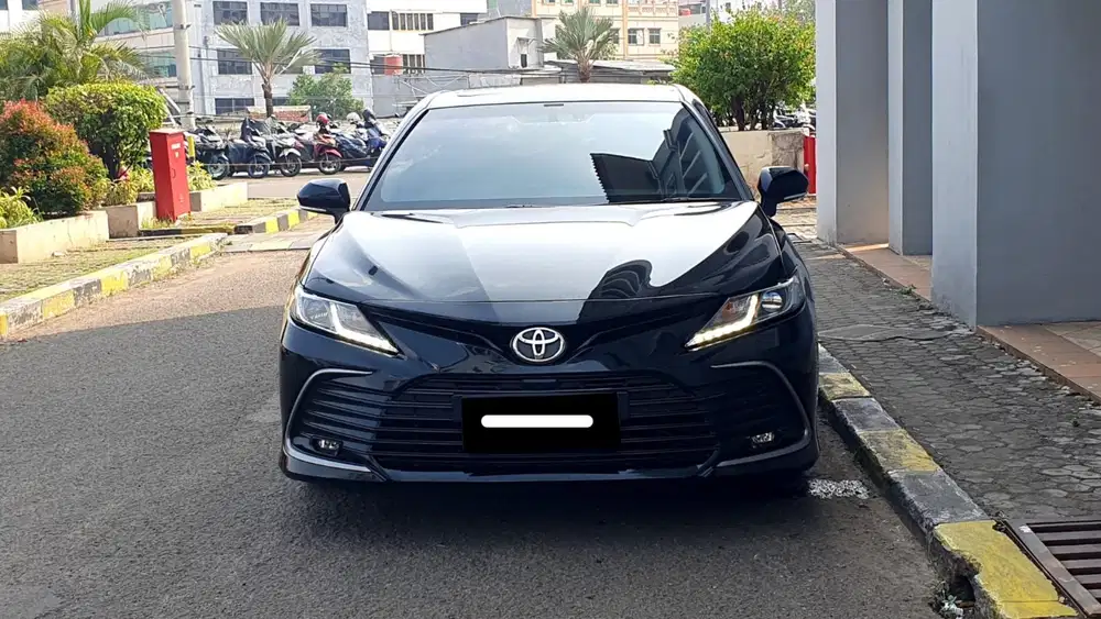 Toyota camry v matic 2023 hitam sunroof