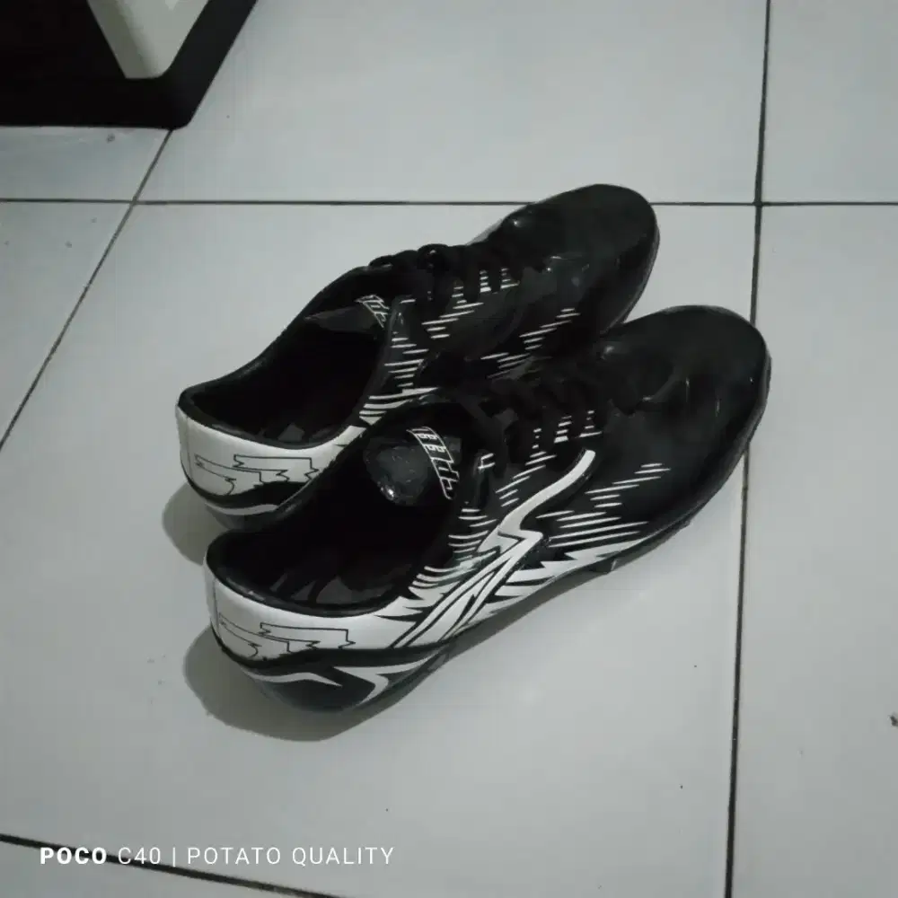 Sepatu sepak bola speed size 41