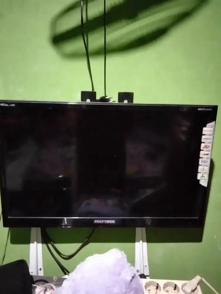 tv Polytron led 24 + set top box wellhome