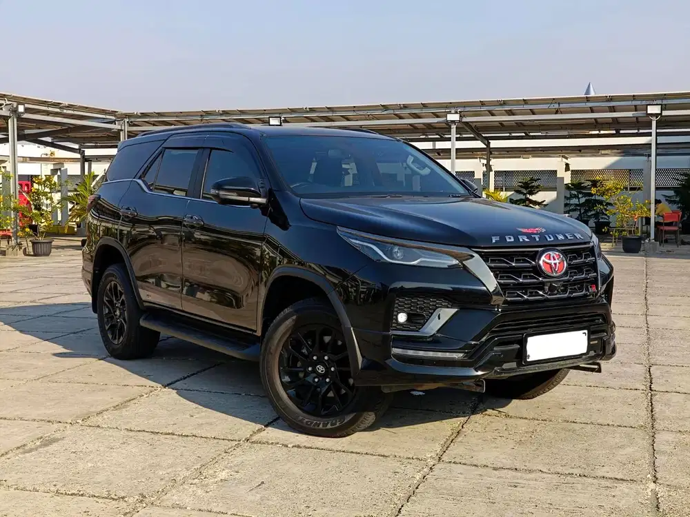 (TDP 65JT) LOW KM 31 RB ! TOYOTA FORTUNER VRZ GR 2.8 AT 2023 HITAM !