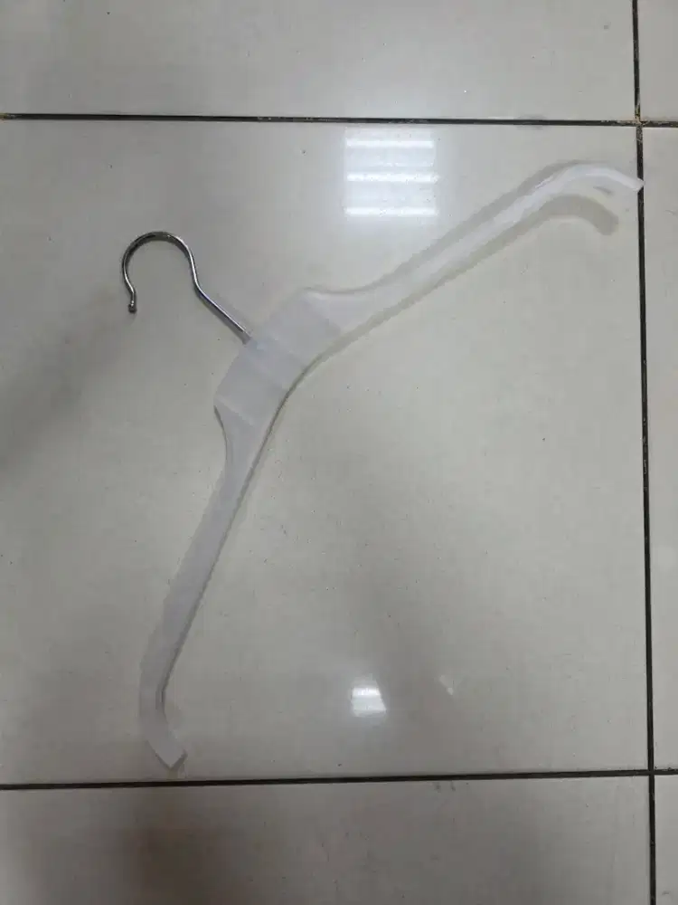 Gantungan baju dewasa Hanger 1lusin 5rb warna Putih dan Oren Orange