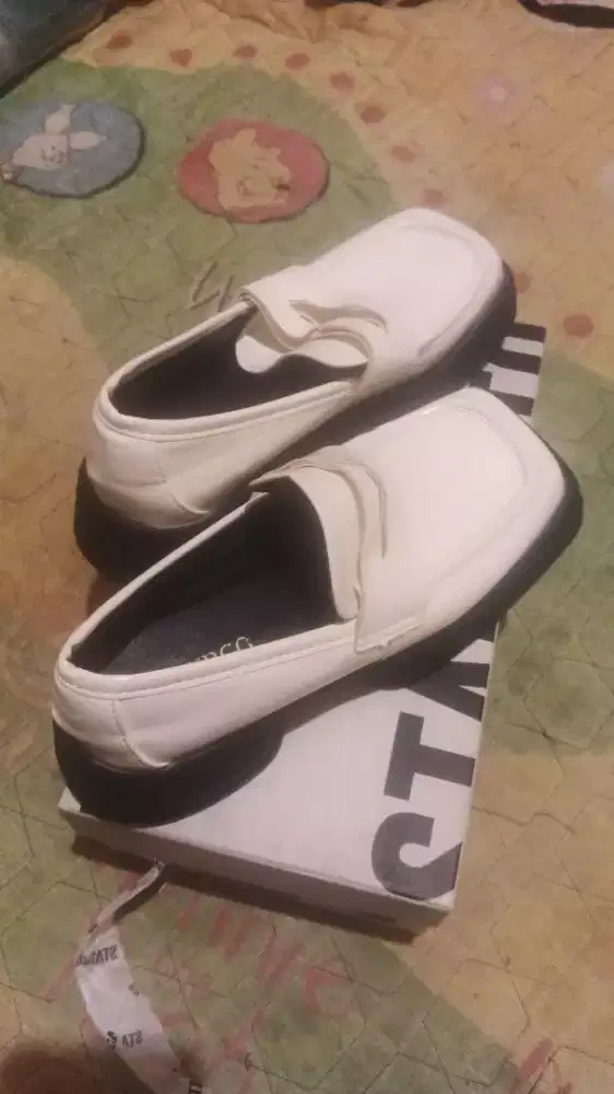 Sepatu pantofel cewe no. 35 warna putih