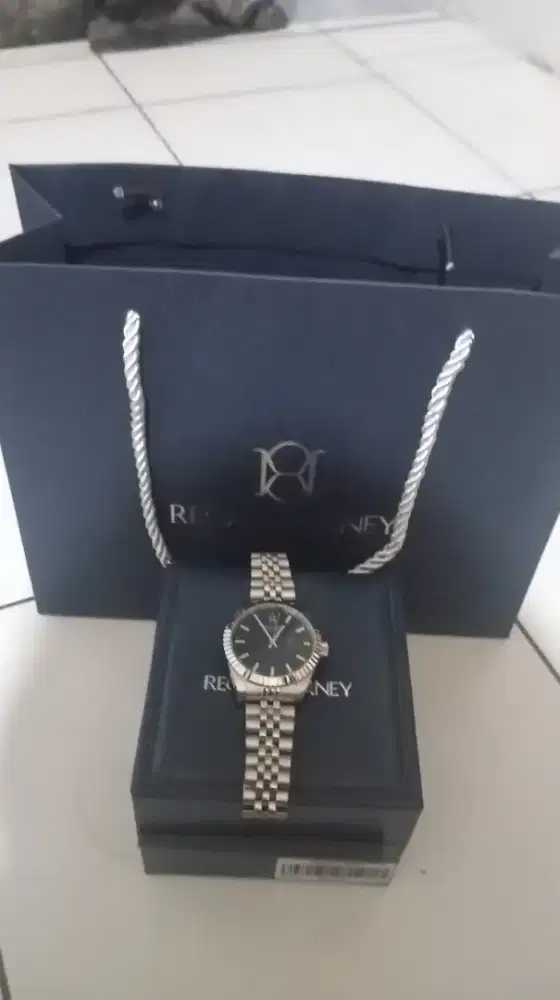 Jam tangan Regan Harney