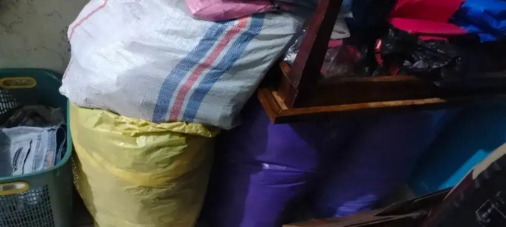 Dijual Baju dan Celana Bekas
