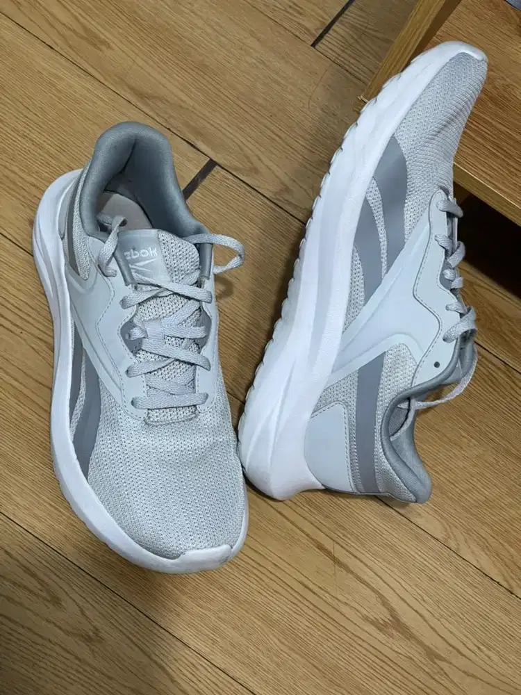 Reebok sepatu olahraga wanita