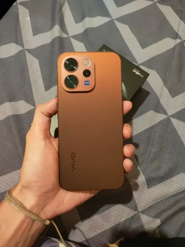 Vivo V70 5g ( Sandalwood Brown )