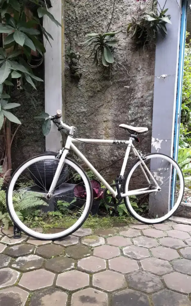 Sepeda  pixie 700C