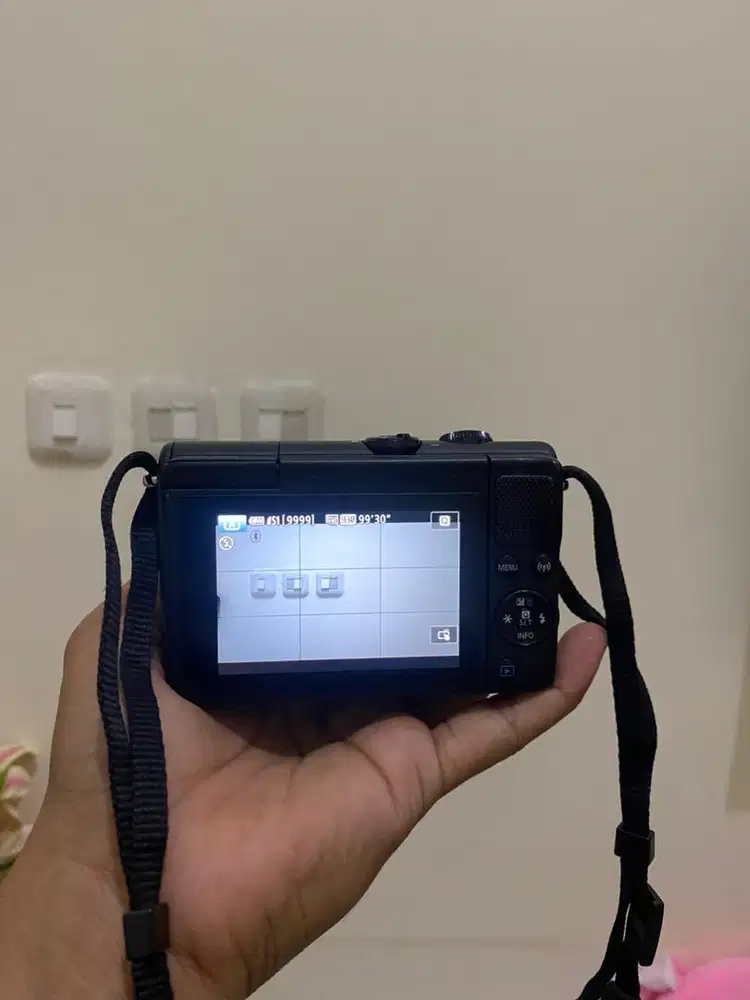 Kamera mirrorless canon m100