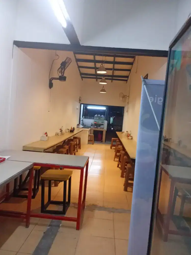 Disewakan Ruko Strategis di Pertigaan Seberang Apt Gateway Pasteur