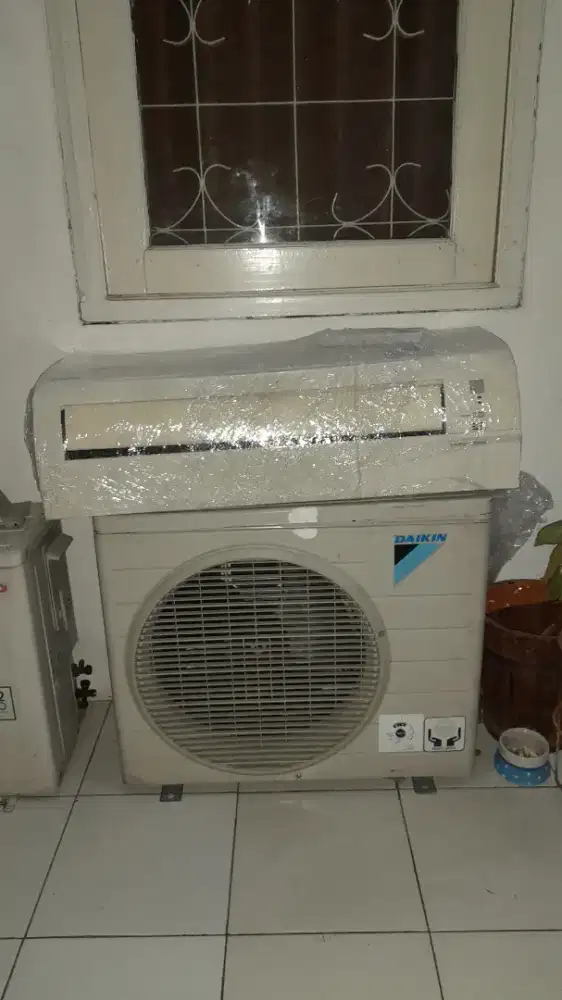 Ac 1 1/2 PK merek daikin