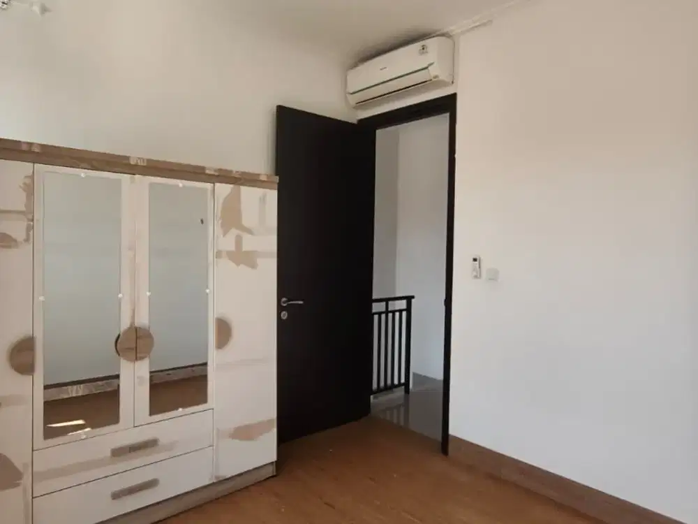 Disewa Murah Rumah PIK 2 Ukuran 4.5x10 Semi Furnish Bagus