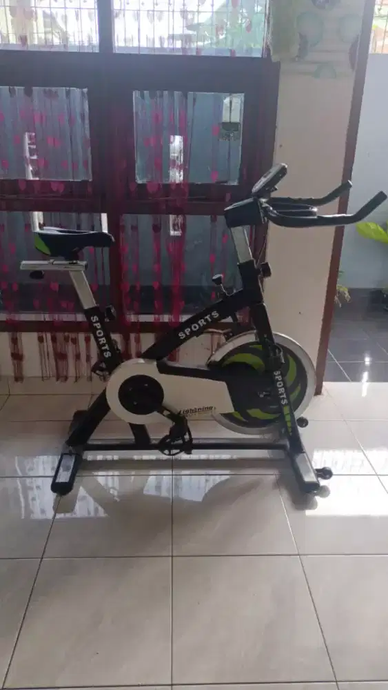 Sepeda fitnes ngatur detak jantung