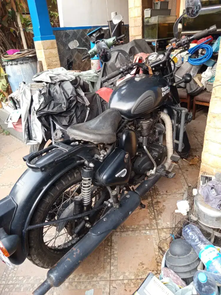 Royal Enfield Stealth black classic 500
