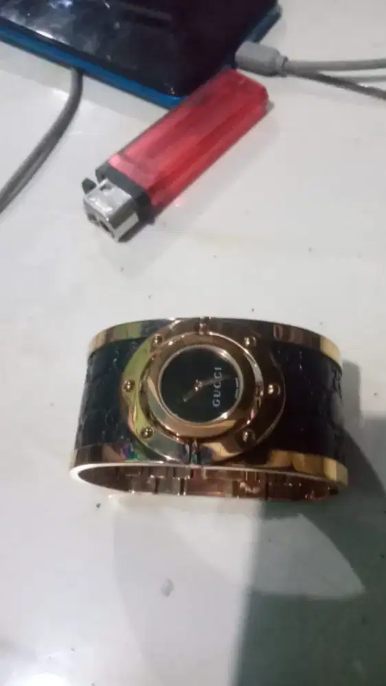 Jam tangan Gucci