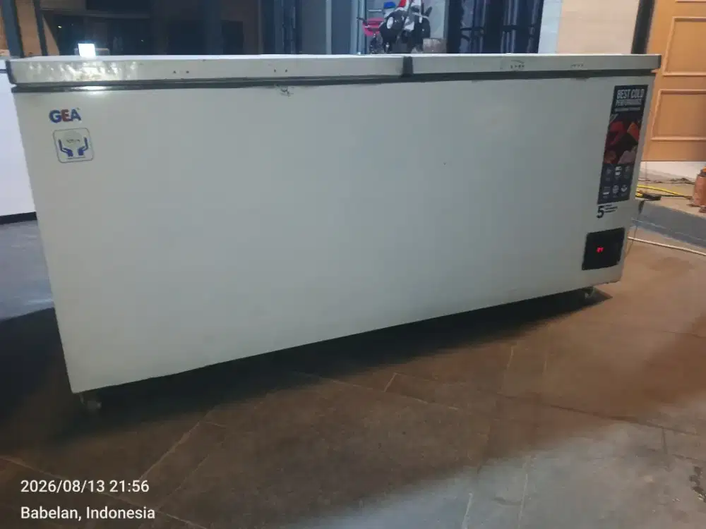 FREEZER BOX GEA 900L litrr second bekas