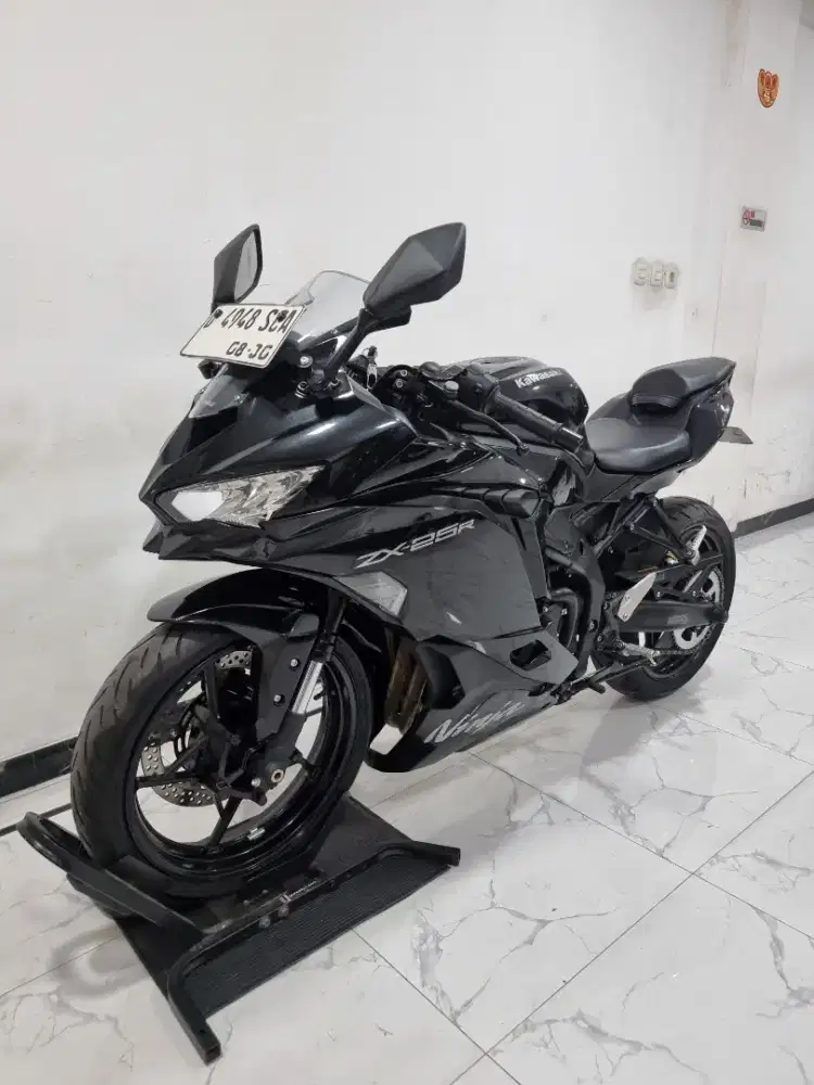 Kawasaki ZX25R Non ABS 2025 bln 8 KM 1 RB LIKE NEW Zx25 ZX 25 R