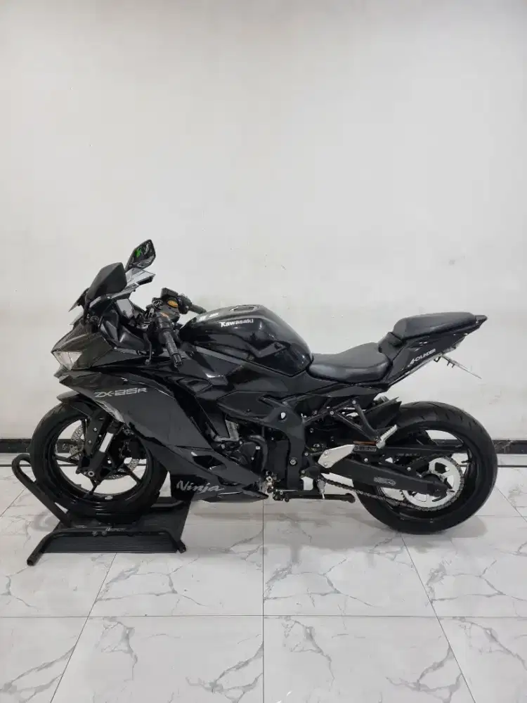 Kawasaki ZX25R Non ABS 2025 bln 8 KM 1 RB LIKE NEW Zx25 ZX 25 R
