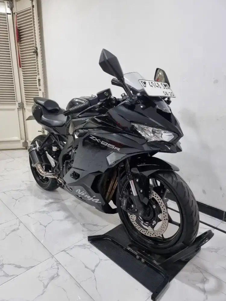 Kawasaki ZX25R Non ABS 2025 bln 8 KM 1 RB LIKE NEW Zx25 ZX 25 R
