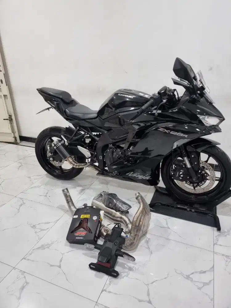 Kawasaki ZX25R Non ABS 2025 bln 8 KM 1 RB LIKE NEW Zx25 ZX 25 R